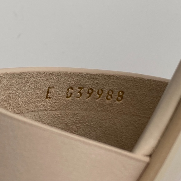 $1.3k CHANEL CHA NEL LOGO BEIGE LEATHER FLAT SHOES SLIDES MULES 38C - Picture 7 of 16